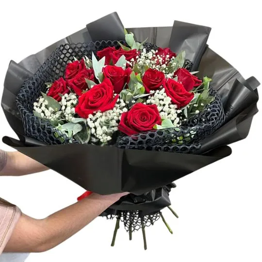 Ramo 12 rosas rojas importadas black